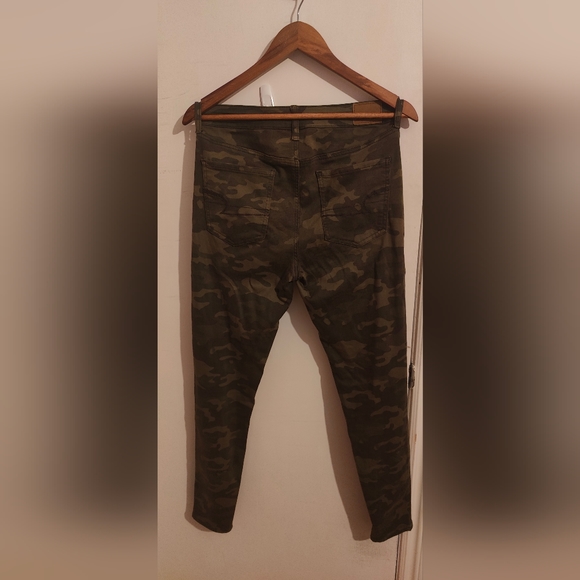 American Eagle Camo Jegging - Picture 1 of 4